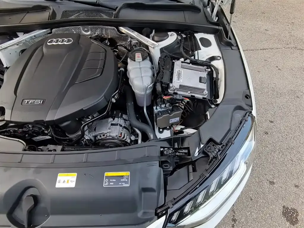 Audi A4L 2021 из CN, фото 8