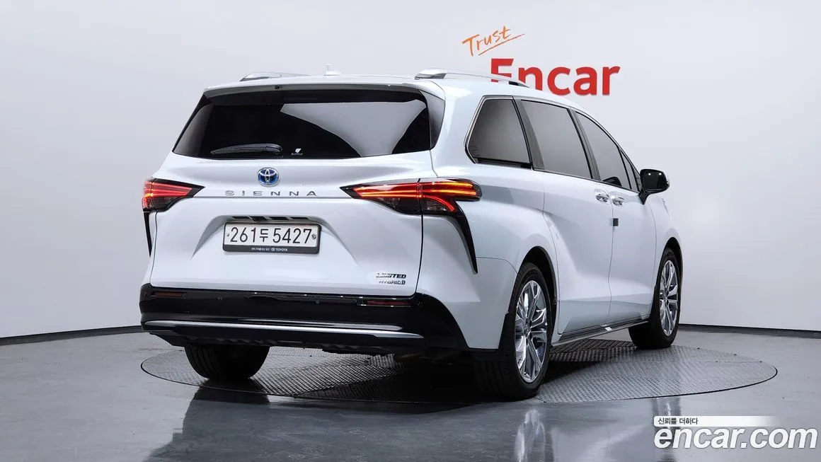 Toyota Sienna 2023 из KR, фото 2