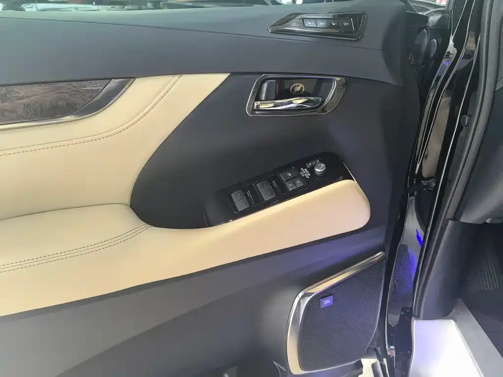 Toyota Vellfire 2022 из CN, фото 4