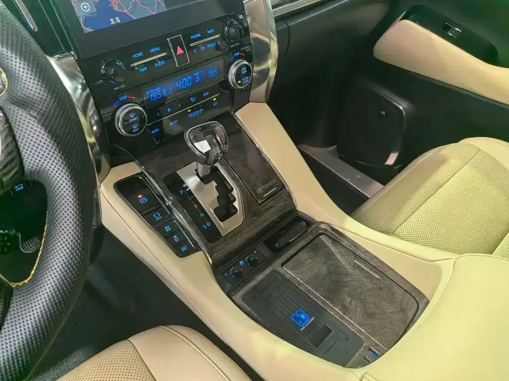 Toyota Vellfire 2022 из CN, фото 8