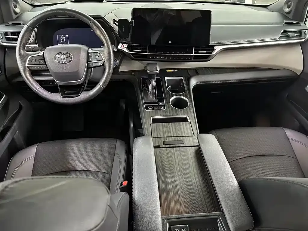 Toyota Granvia 2023 из CN, фото 6