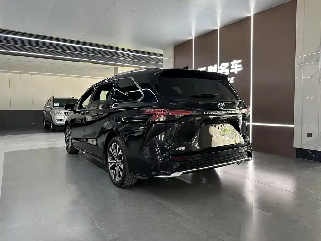 Toyota Granvia 2023 из CN, фото 7