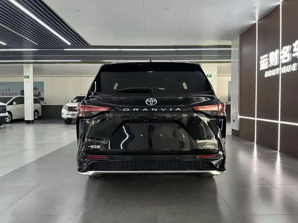 Toyota Granvia 2023 из CN, фото 8