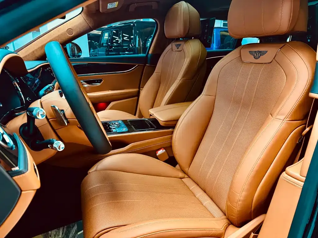 Bentley Flying Spur PHEV 2023 из CN, фото 10