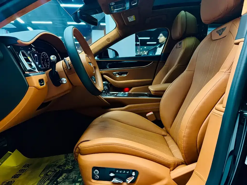 Bentley Flying Spur PHEV 2023 из CN, фото 9