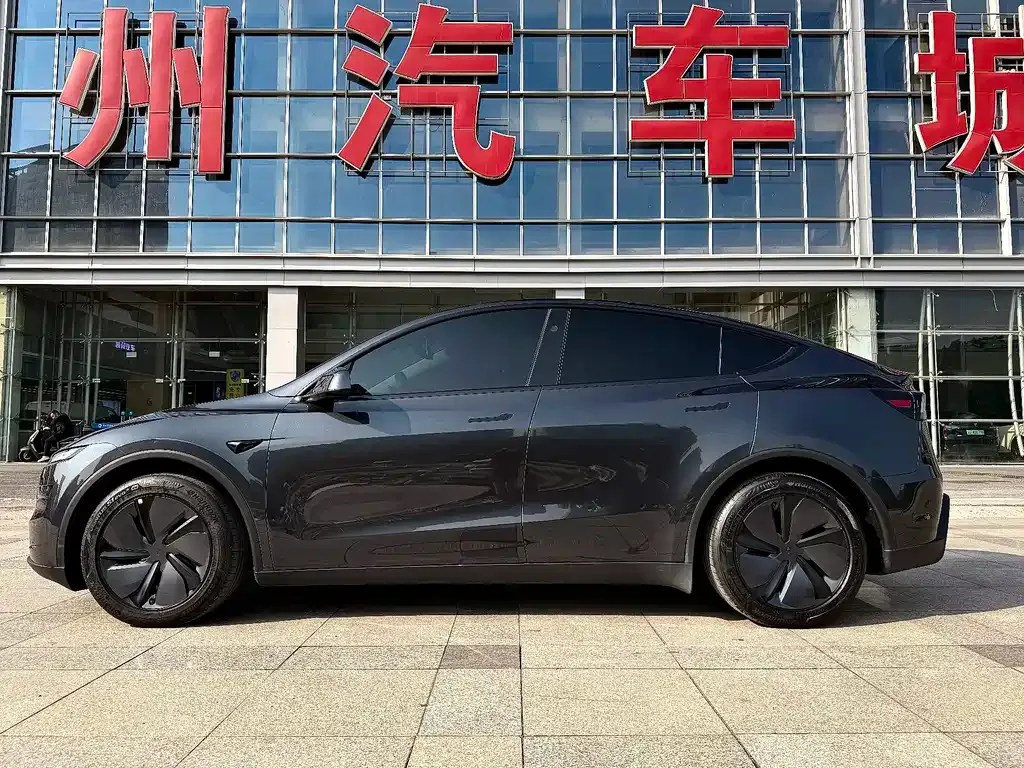 Tesla Model Y — фото 4
