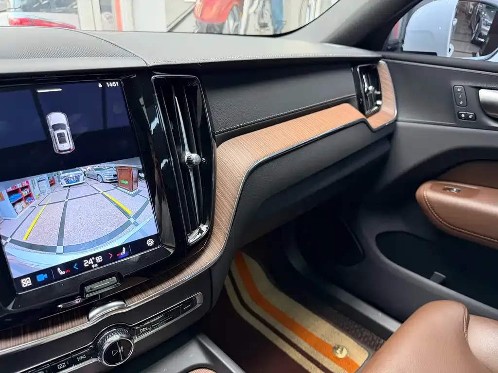 Volvo XC60 2023 из CN, фото 10