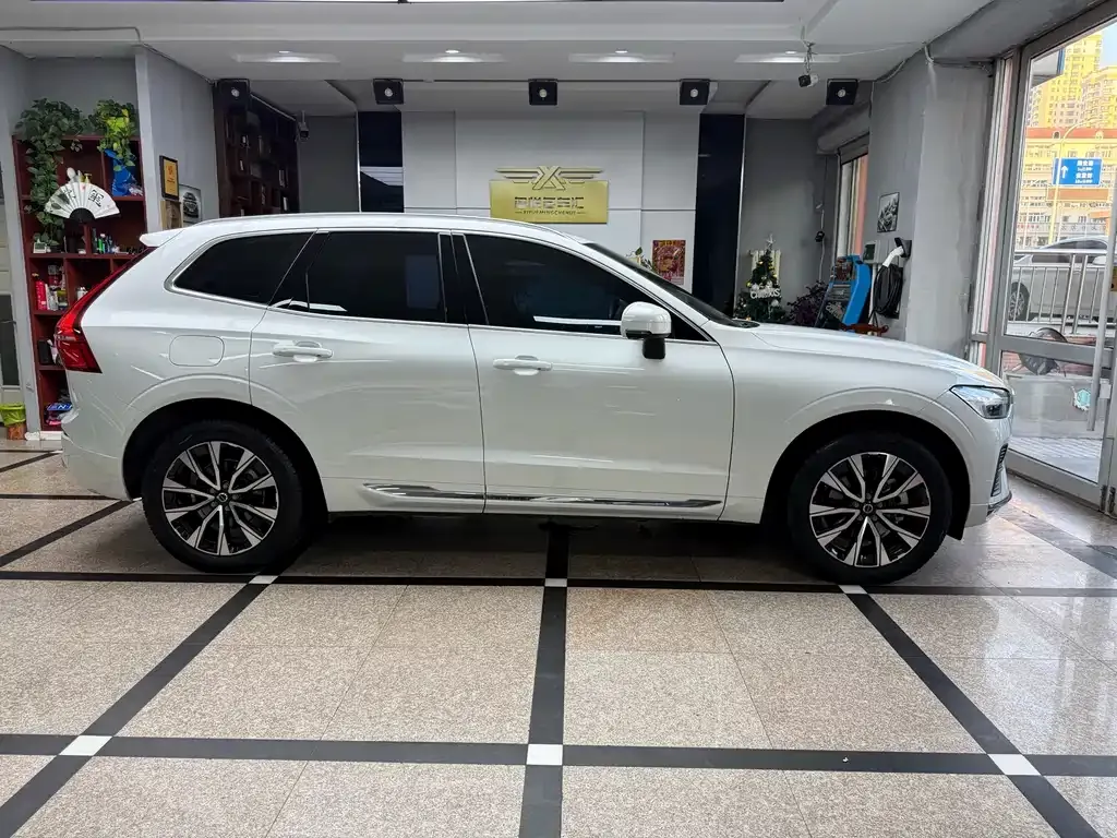 Volvo XC60 2023 из CN, фото 4