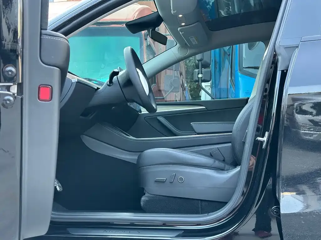 Tesla Model Y 2023 из CN, фото 5