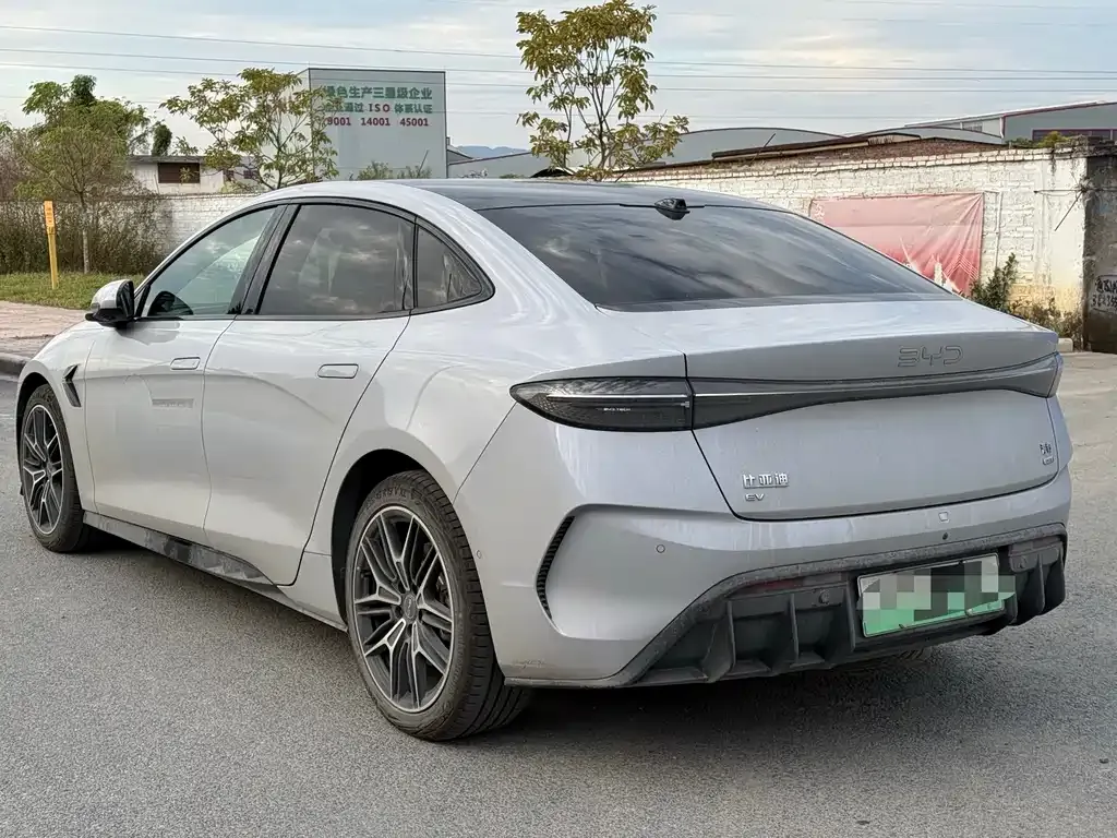 BYD Seal — фото 10