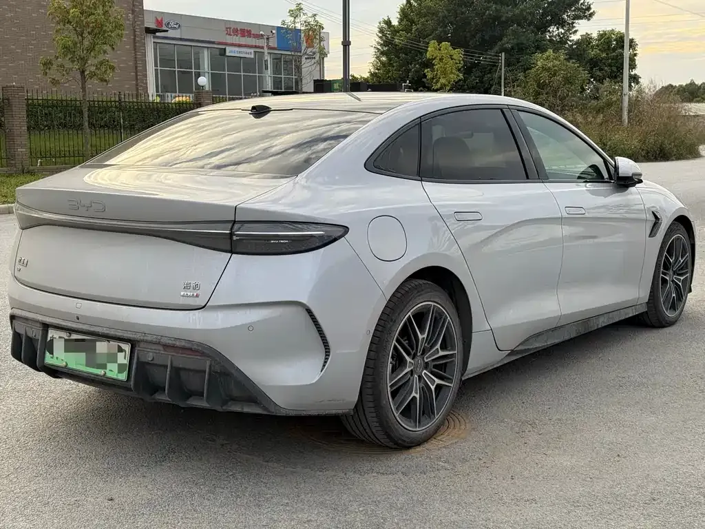 BYD Seal — фото 8
