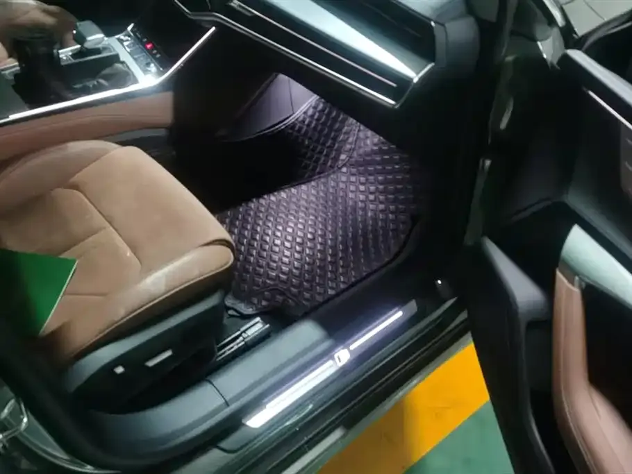 Audi A7L 2024 из CN, фото 8
