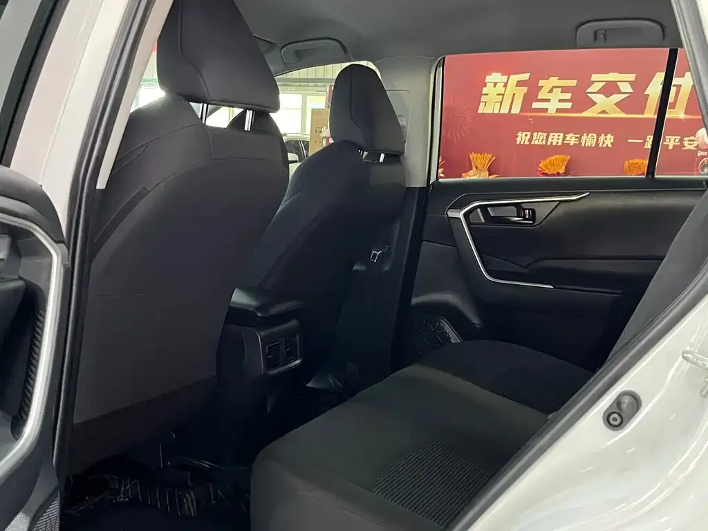 Toyota Wildlander 2023 из CN, фото 8