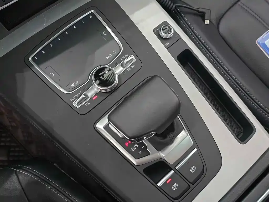 Audi Q5L 2021 из CN, фото 5