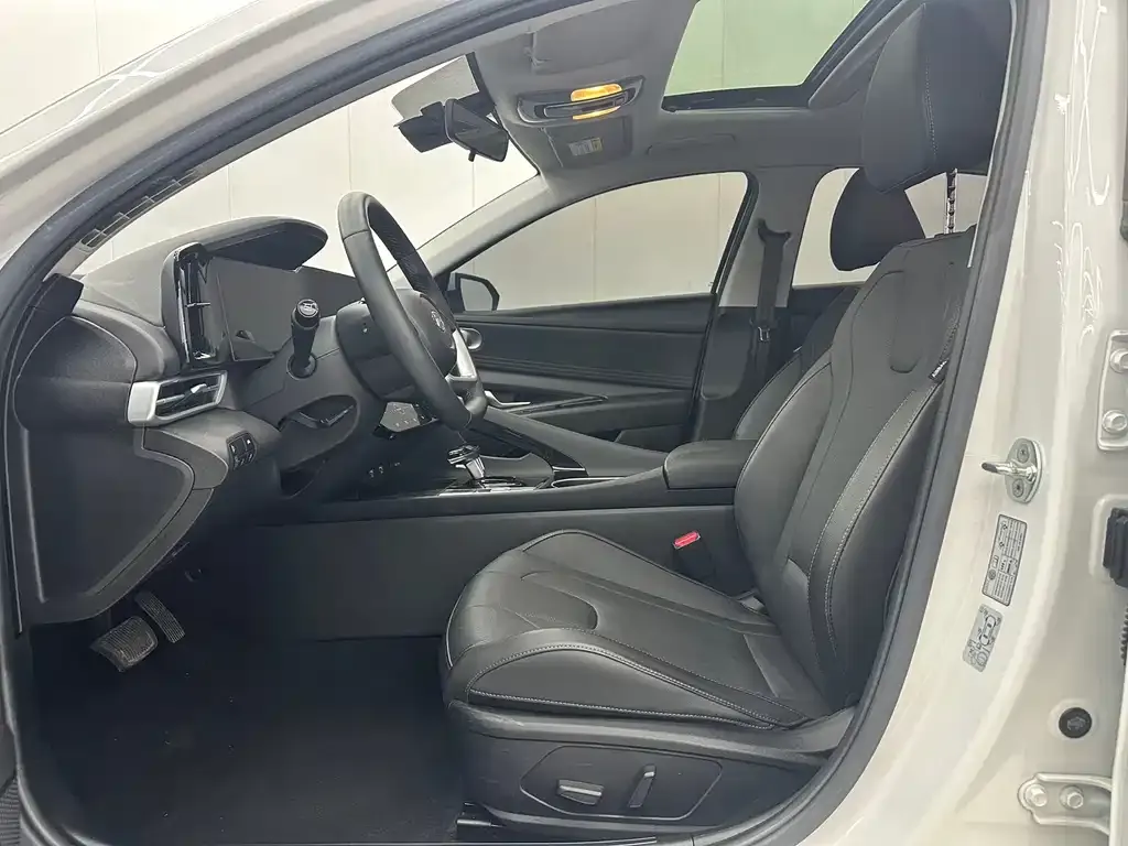 Hyundai Elantra 2022 из CN, фото 4
