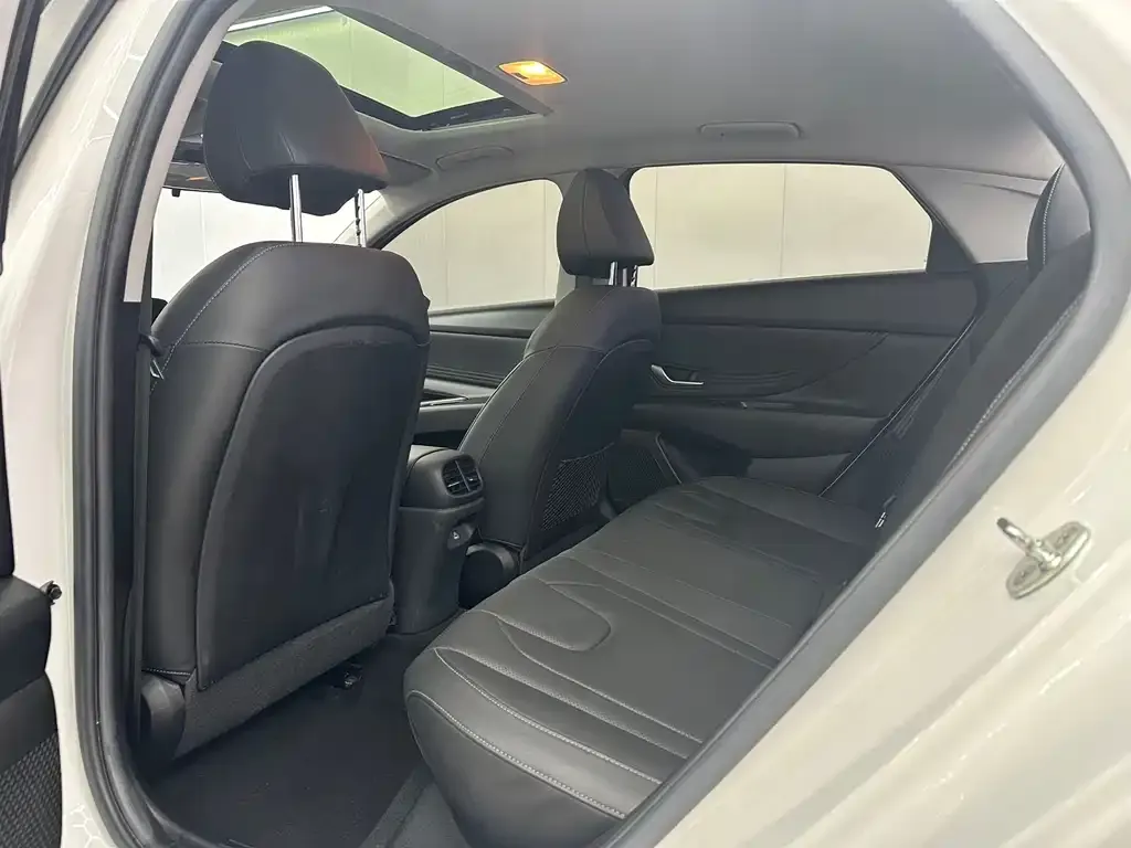Hyundai Elantra 2022 из CN, фото 5