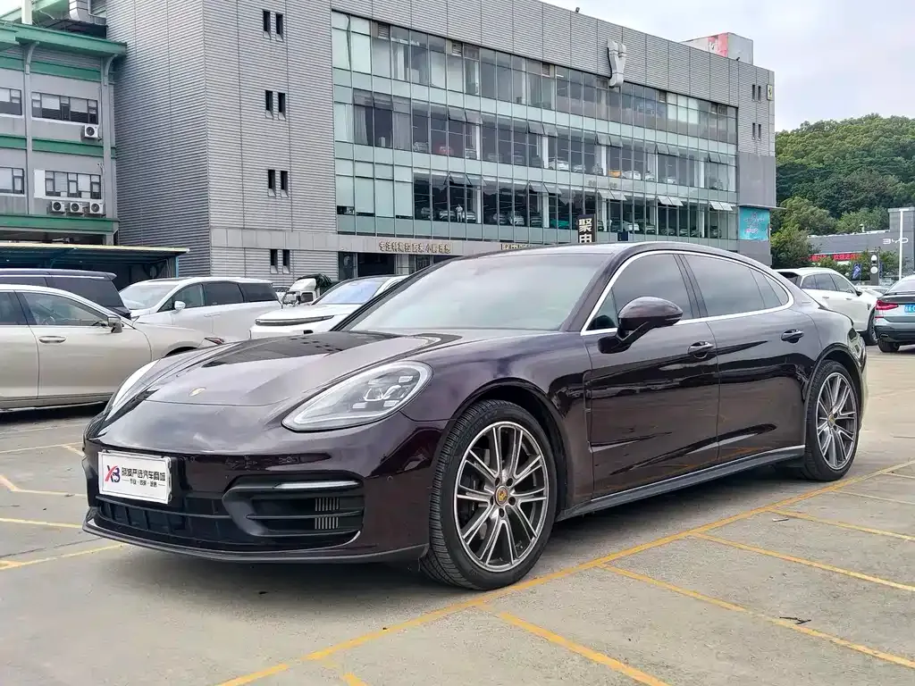 Porsche Panamera — фото 1