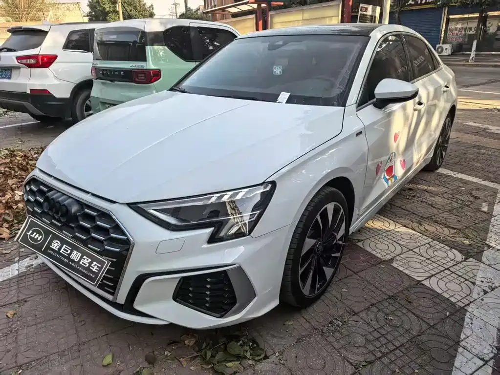 Audi A3 — фото 1