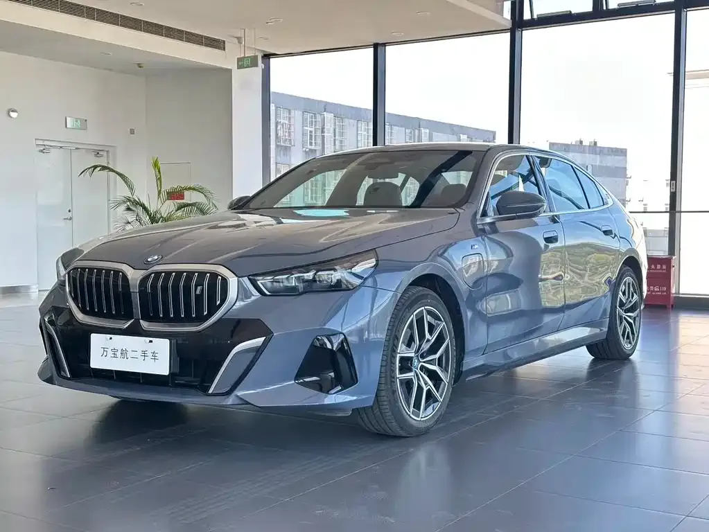 BMW i5 — фото 1