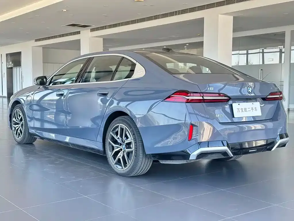 BMW i5 — фото 10