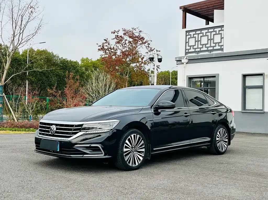 Volkswagen Passat — фото 1