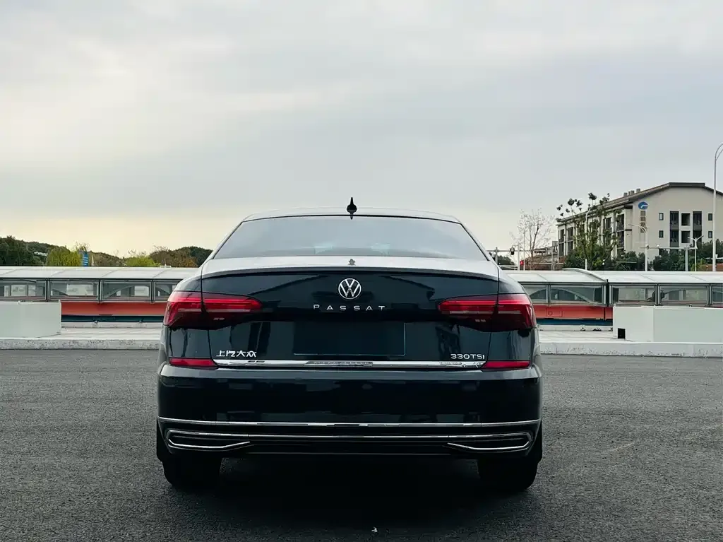 Volkswagen Passat — фото 8