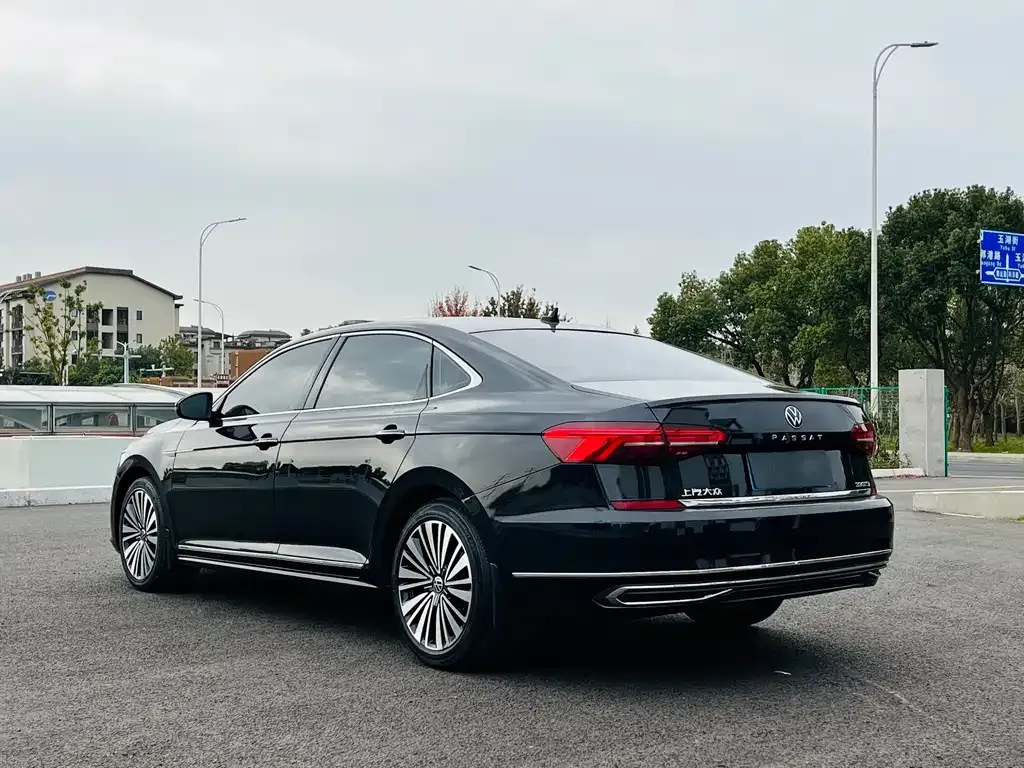 Volkswagen Passat — фото 9