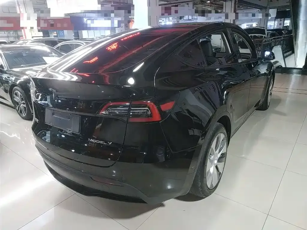 Tesla Model Y — фото 7