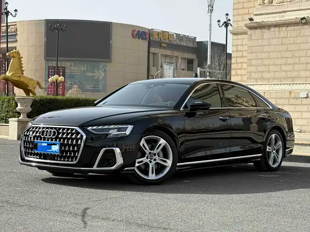 Audi A8 — фото 1