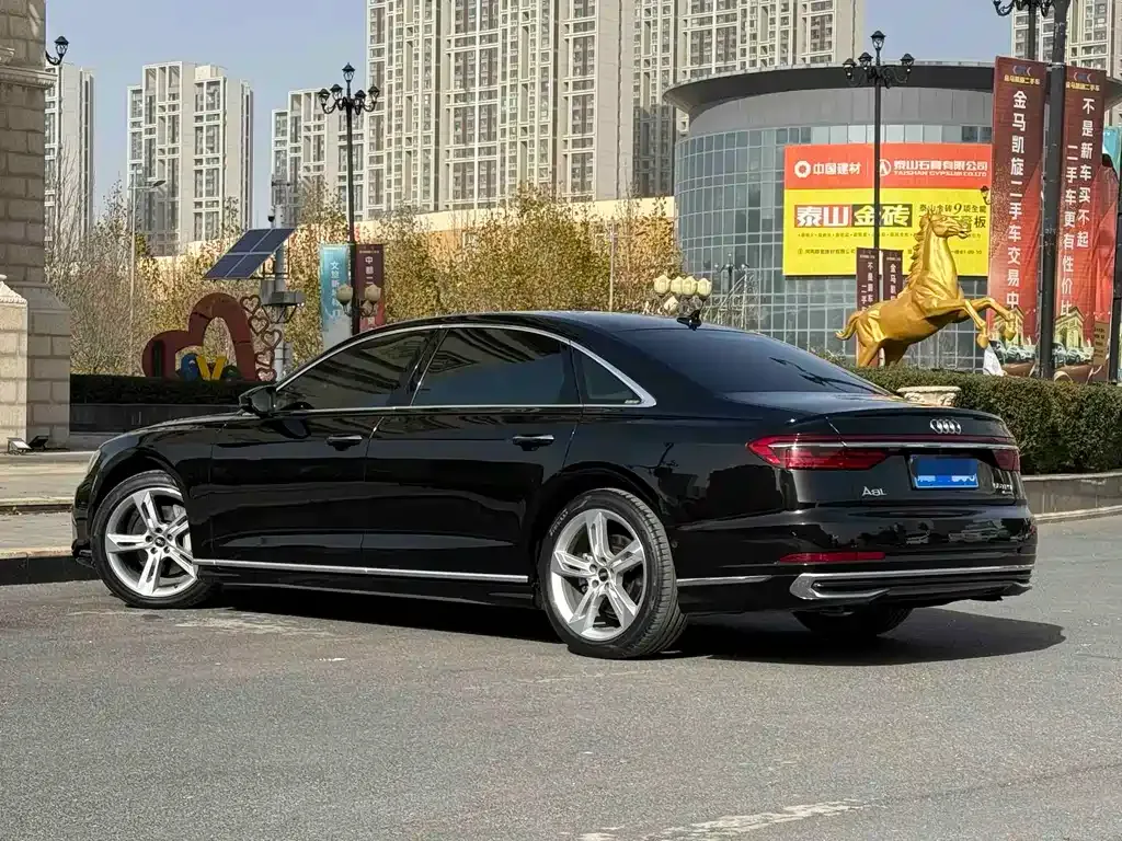 Audi A8 — фото 2