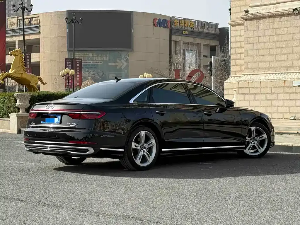 Audi A8 — фото 3