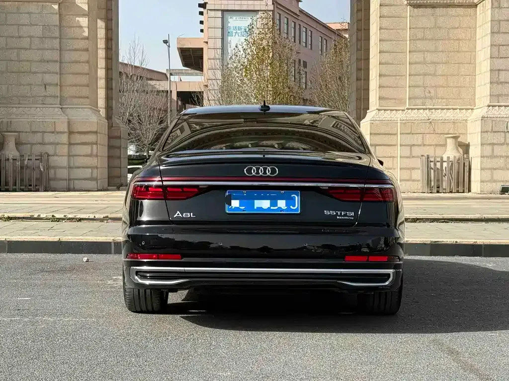 Audi A8 — фото 8