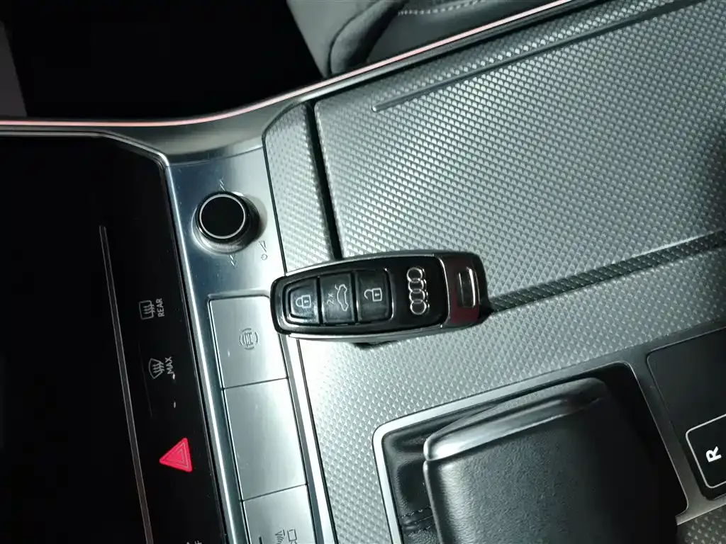 Audi A6L 2023 из CN, фото 9