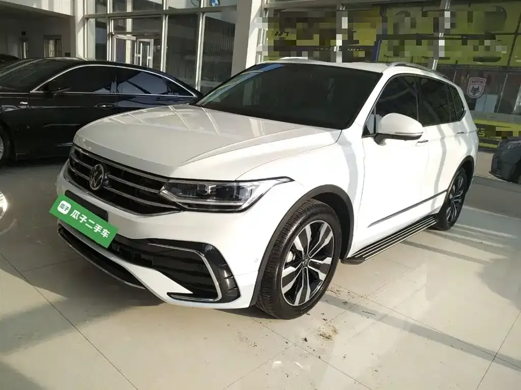 Volkswagen Tiguan L — фото 1