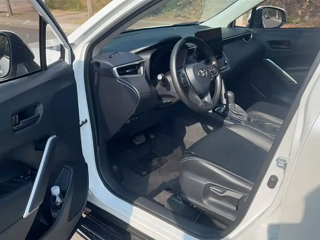 Toyota Corolla Cross — фото 9
