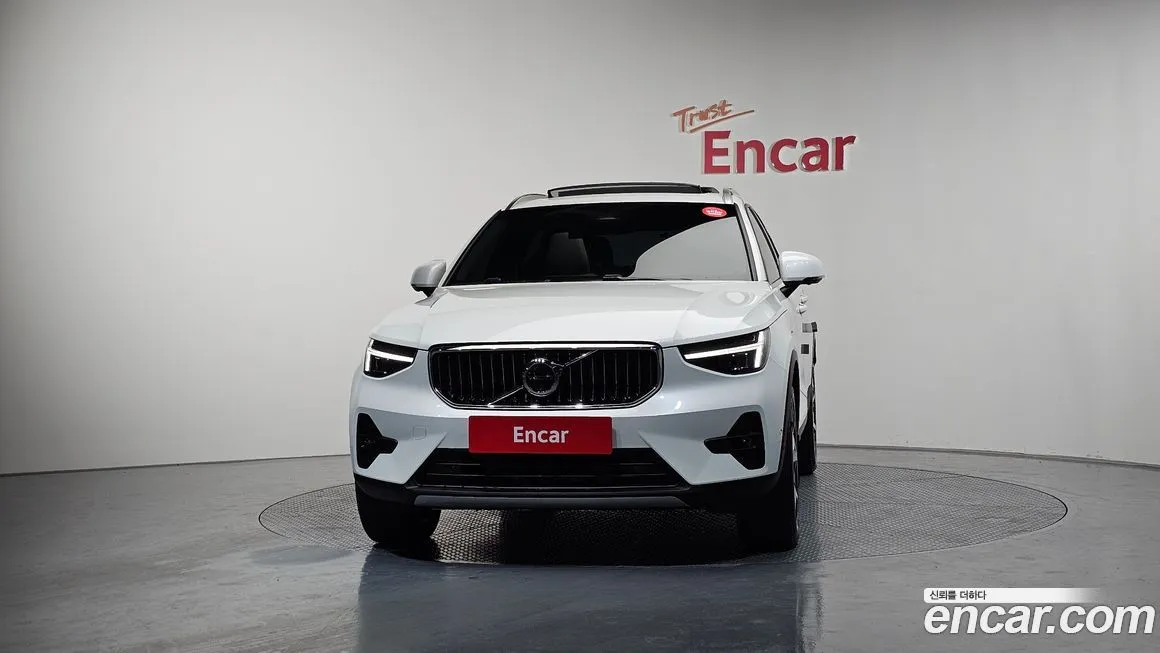 Volvo XC40 — фото 3