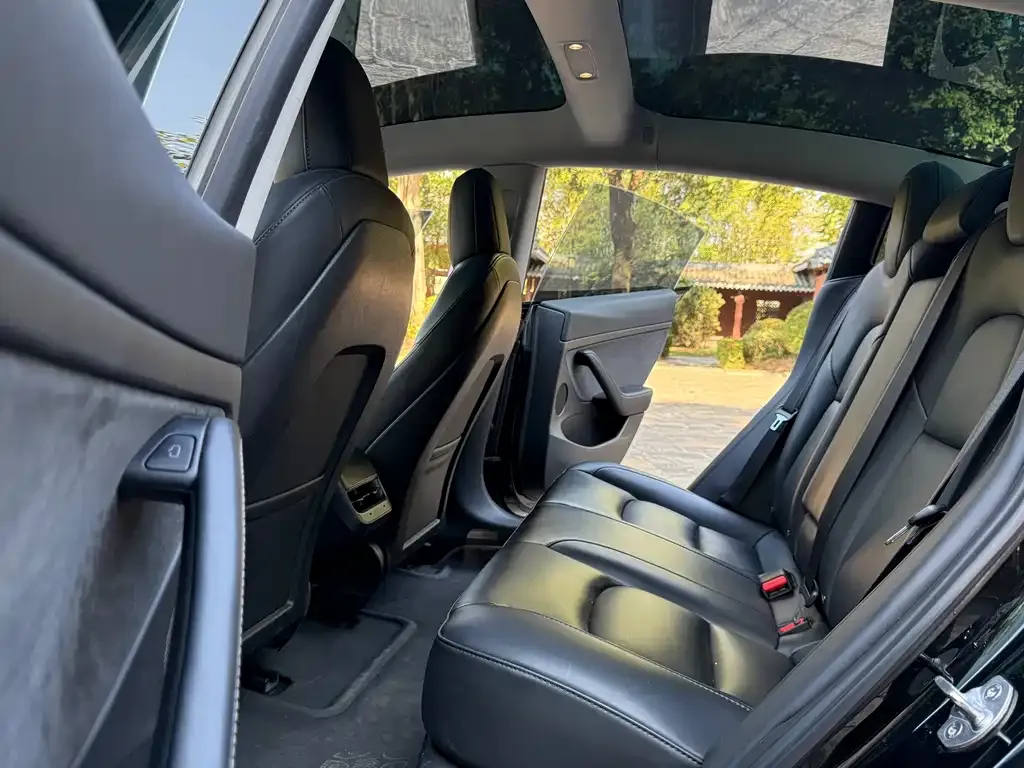 Tesla Model 3 — фото 9