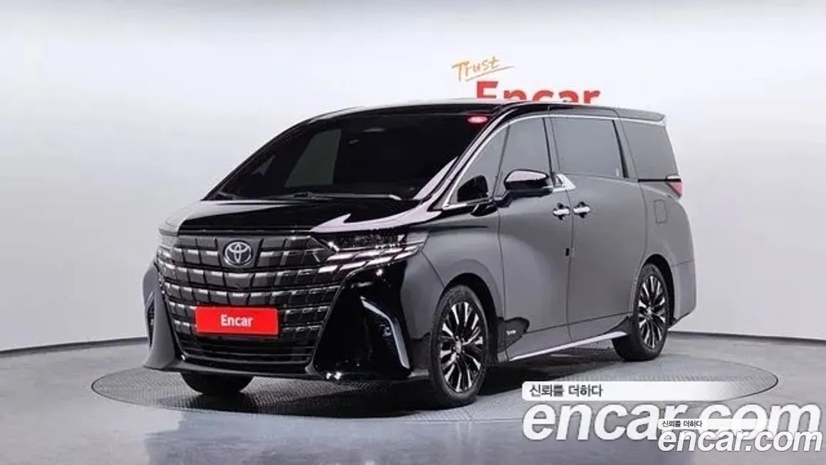 Toyota Alphard — фото 1