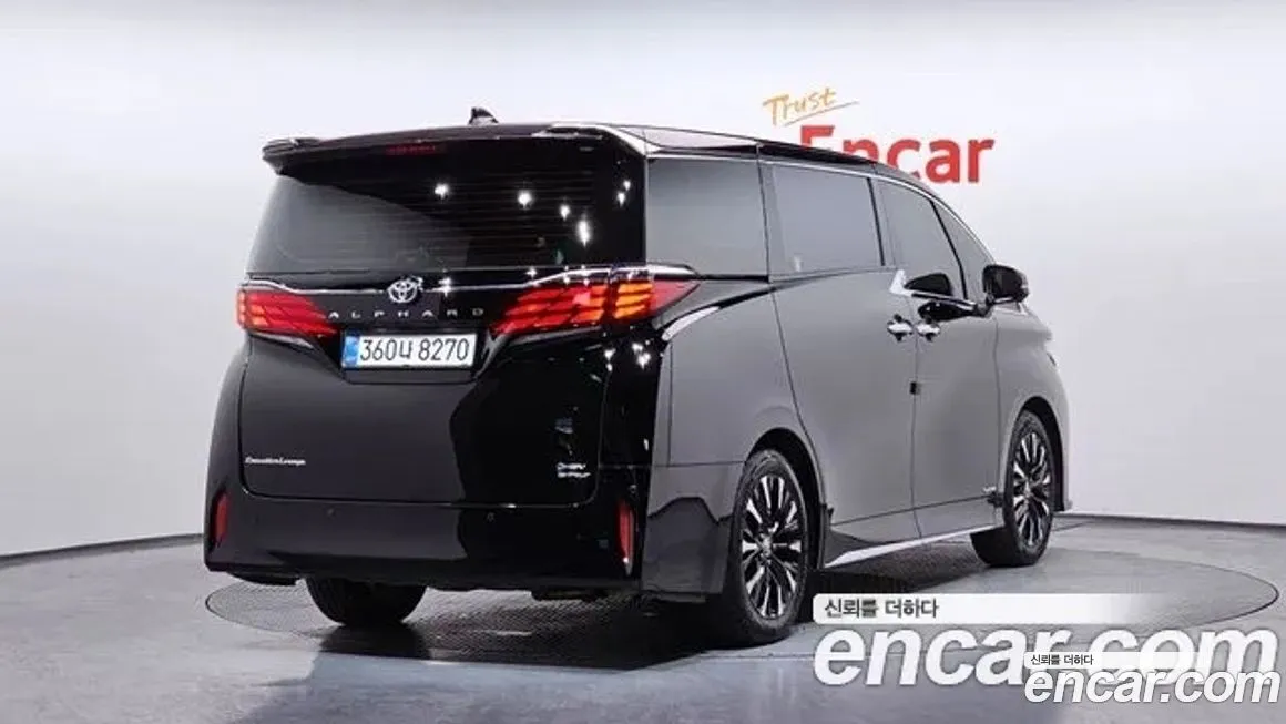 Toyota Alphard — фото 2