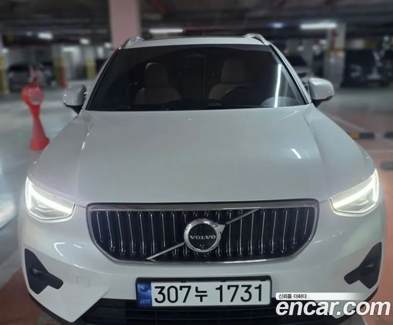 Volvo XC40 — фото 1