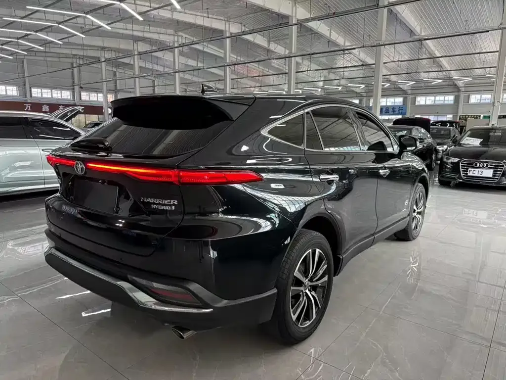 Toyota Harrier — фото 9