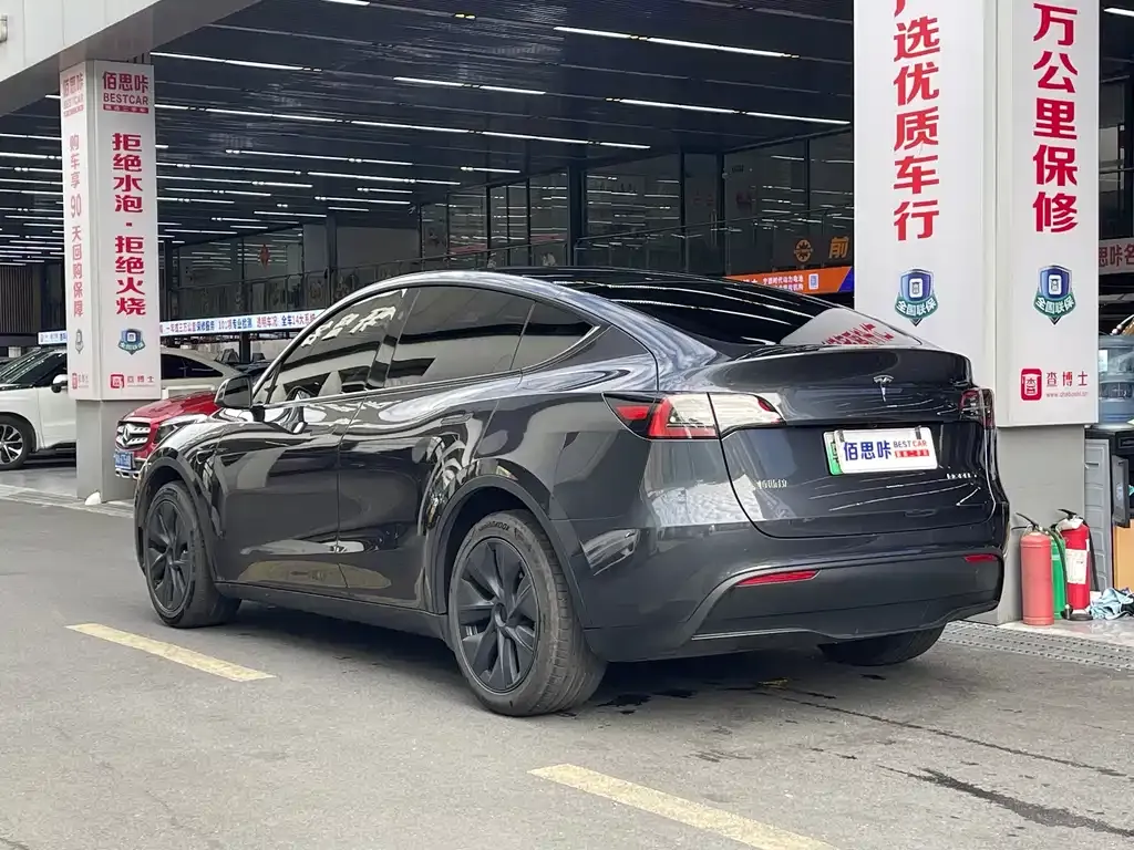 Tesla Model Y — фото 5