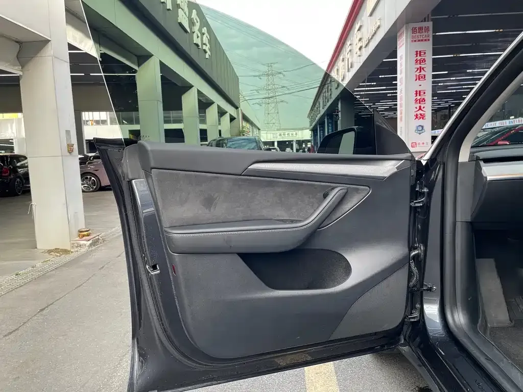Tesla Model Y — фото 9