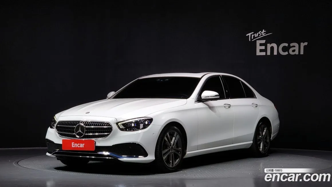 Mercedes-Benz E-Class — фото 1