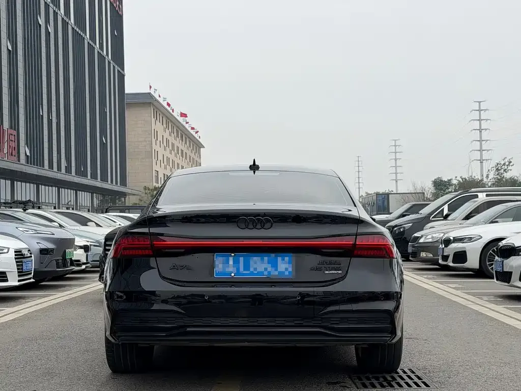 Audi A7L 2023 из CN, фото 5