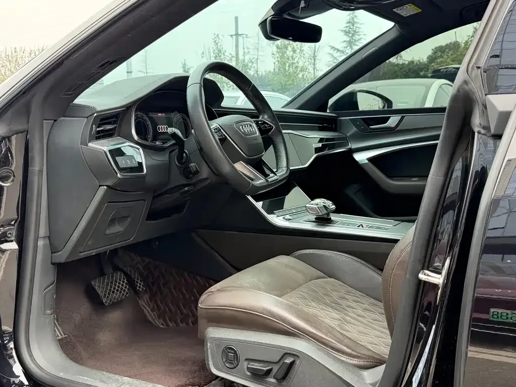 Audi A7L 2023 из CN, фото 7