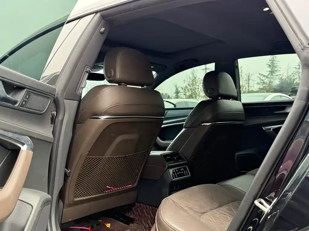 Audi A7L 2023 из CN, фото 8