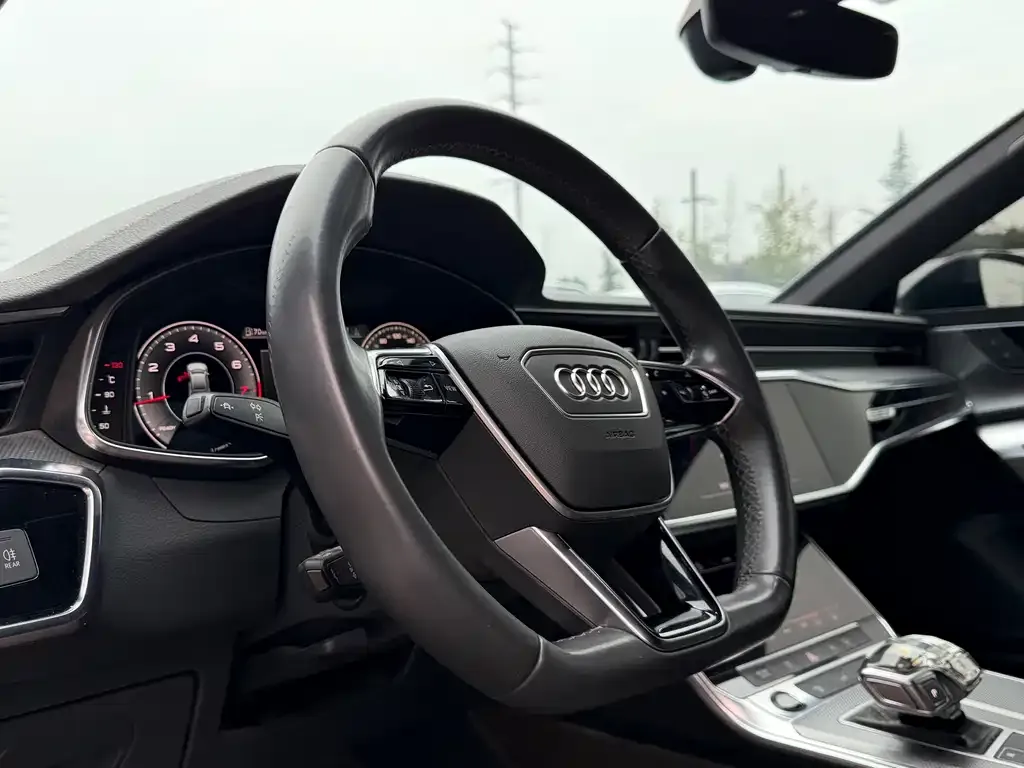 Audi A7L 2023 из CN, фото 9