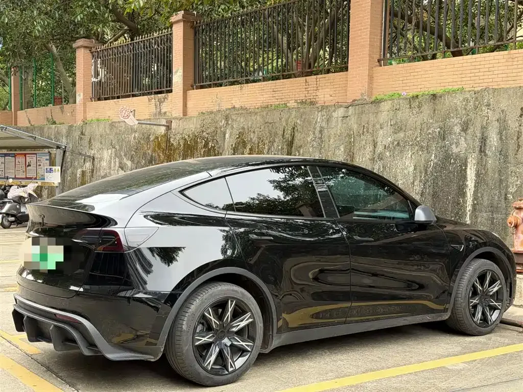 Tesla Model Y — фото 6
