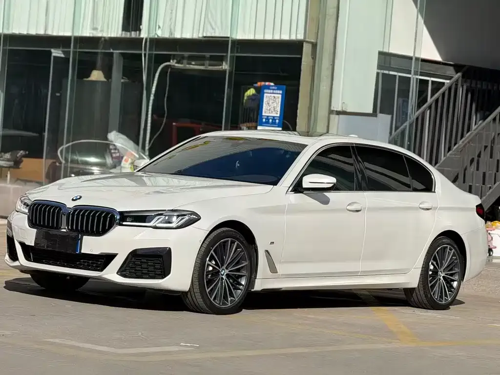 BMW 5 Series — фото 1